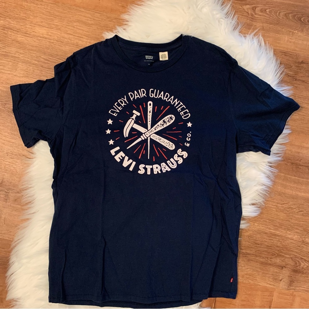 Levi’s Navy Blue T-Shirt Graphic Tee 100% cotton Unisex